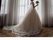 Шикарное свадебное платье Уральск