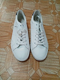 кроссовки белые в хорошем состоянии Макинск